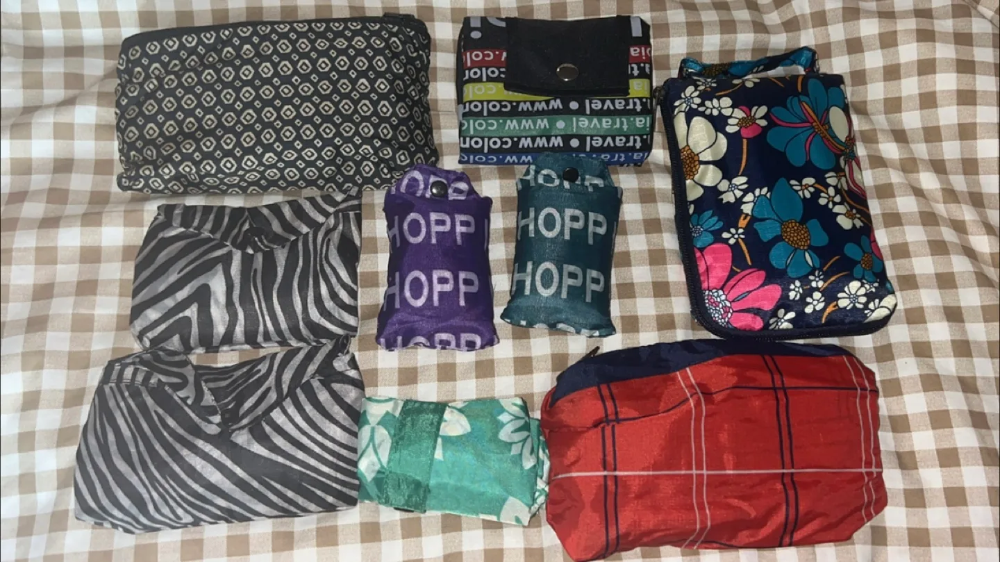 9 Assorted Reusable Shopping Bags thumbnail