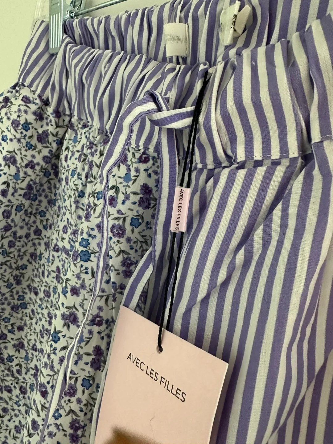 Avec Les Filles Floral & Striped Shorts image indicator(8)