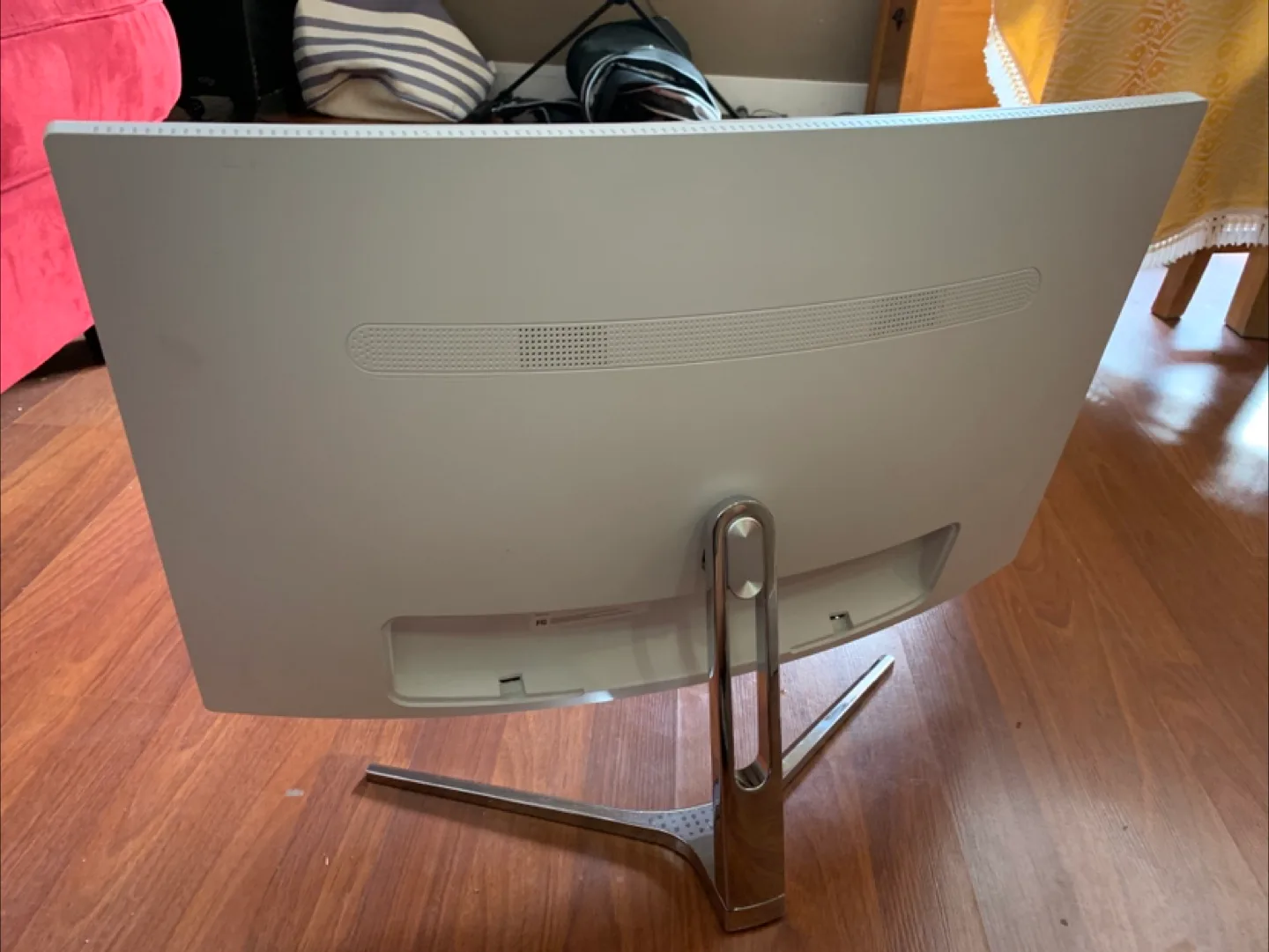 Viotek curved gaming monitor image indicator(2)