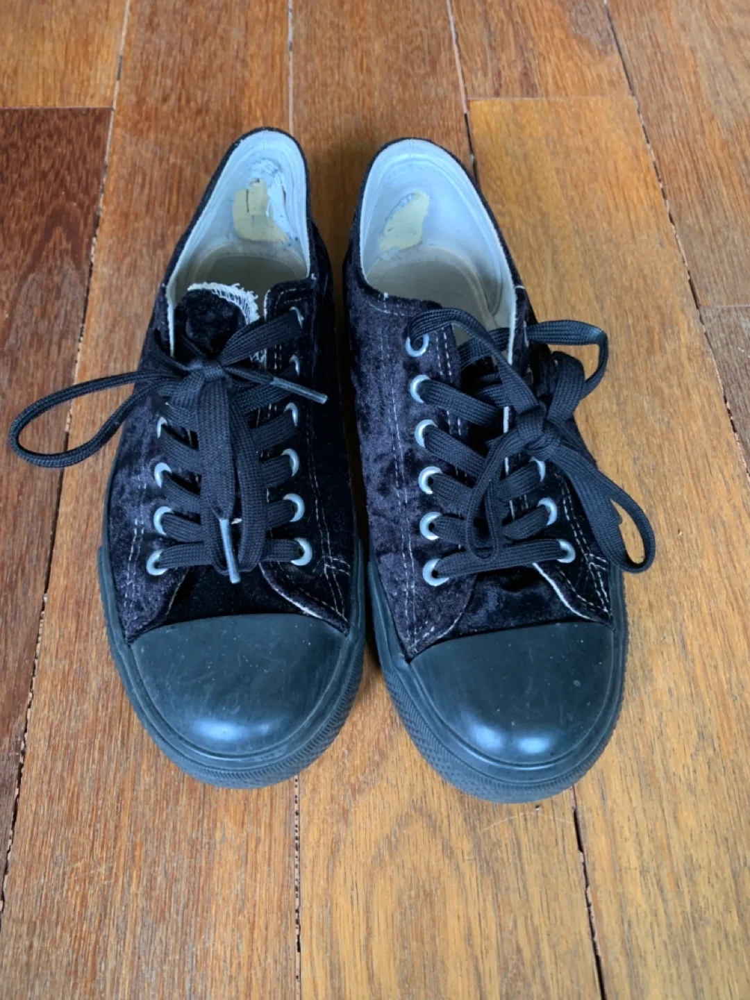 Black Velvet Sneakers 🇨🇦 thumbnail