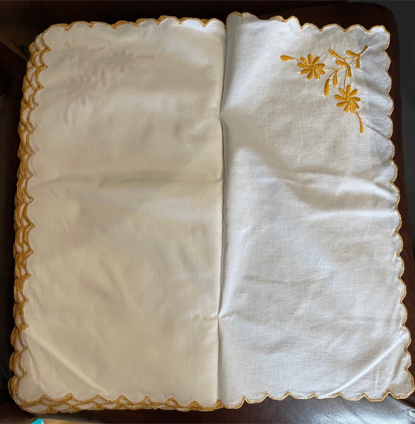 12 Vintage Hand stitched cloth napkins - photo 2
