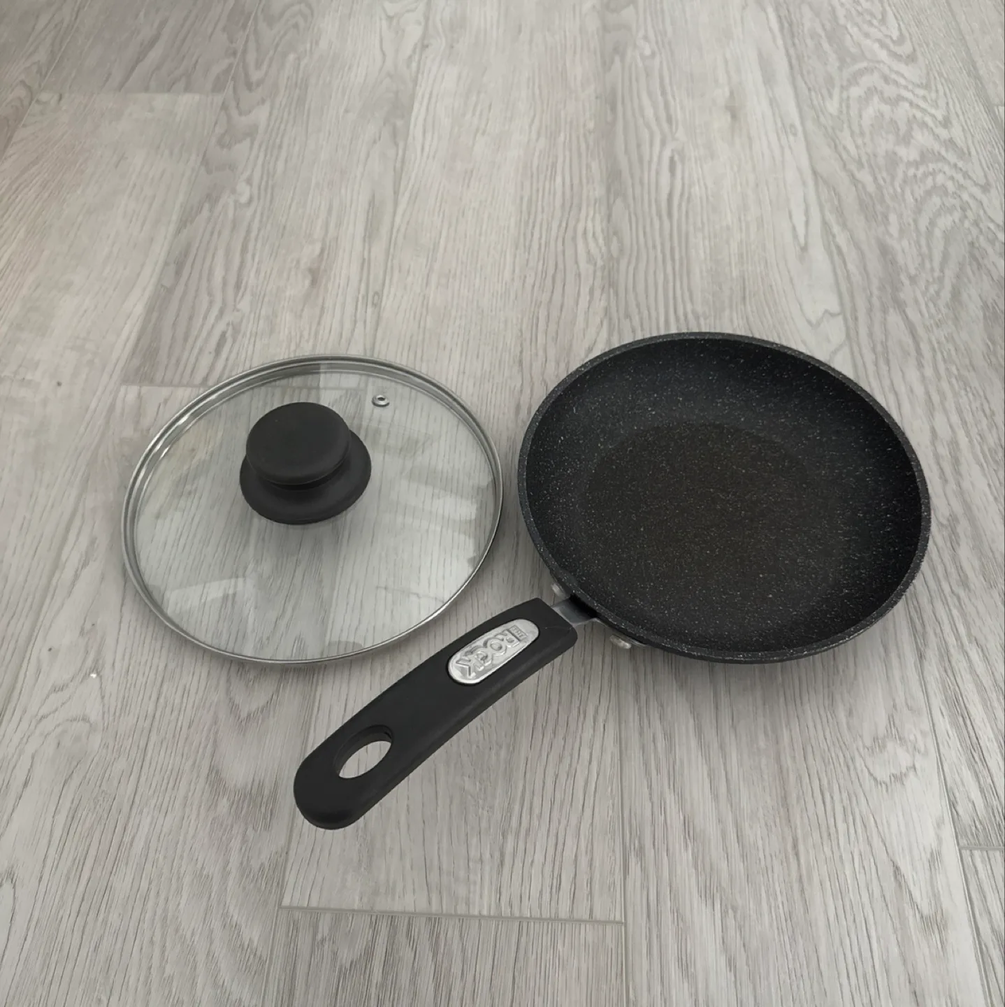 🖤 The Rock Frying Pan with Lid thumbnail