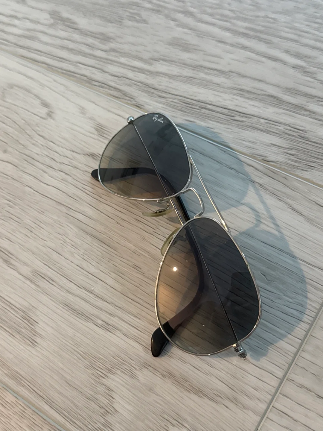 🕶️ Ray-Ban Female Aviator Sunglasses with Case image indicator(2)