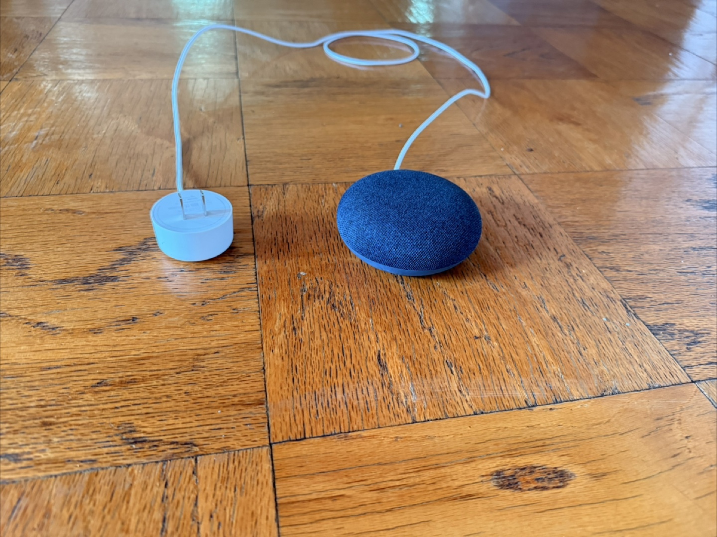 Google Nest Mini - Smart Speaker - photo 3