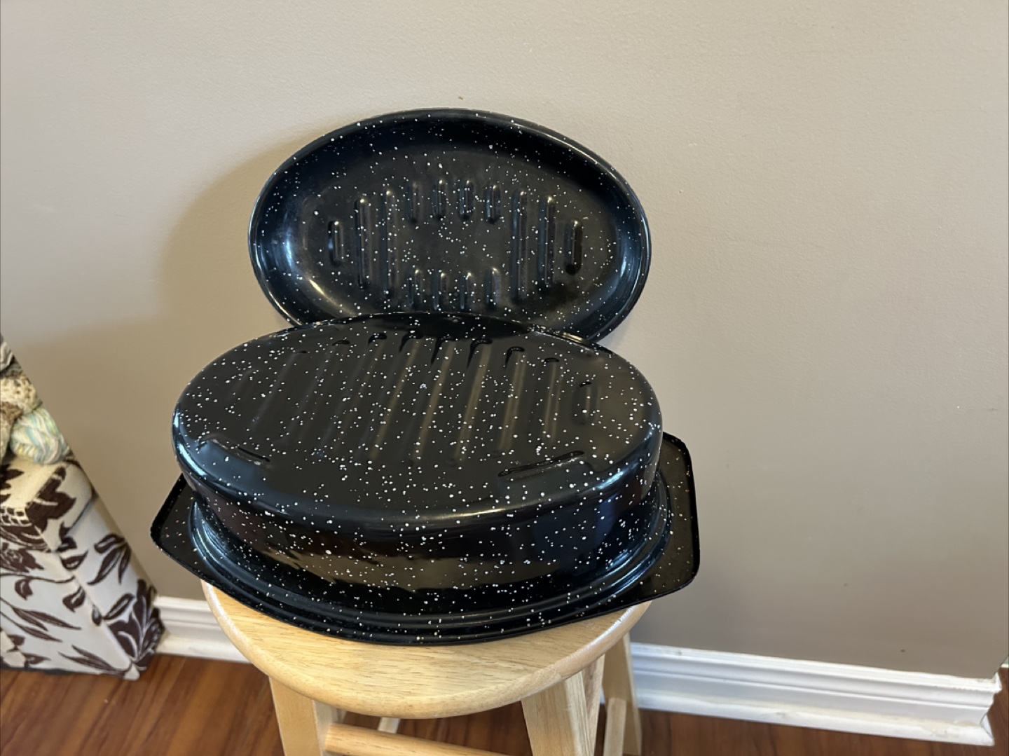 Speckled Black Enamelware Roasting Pan with Lid - photo 3
