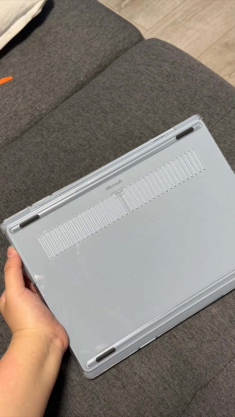 Microsoft Surface Laptop Go 3 blue image indicator(4)