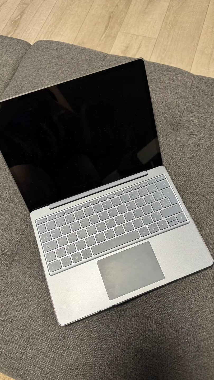 Microsoft Surface Laptop Go 3 blue image indicator(2)