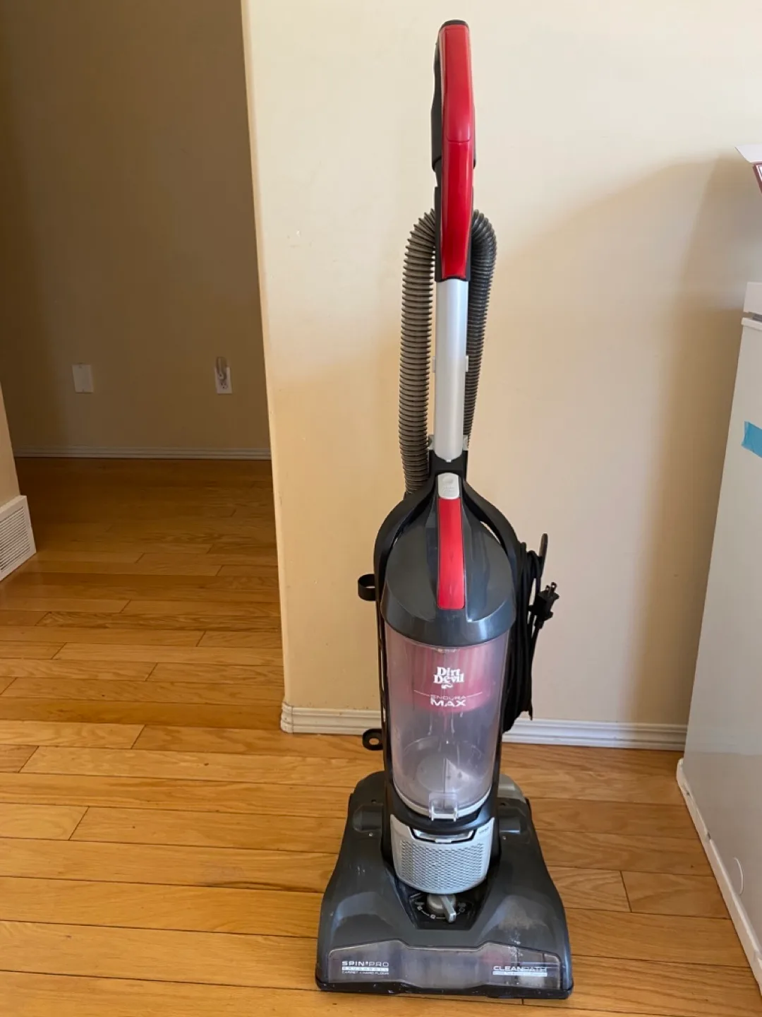 Dirt Devil Max Spin Pro Vacuum thumbnail
