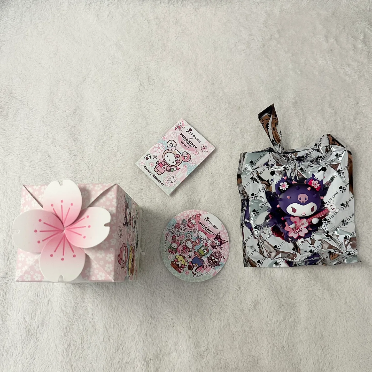 Tokidoki Hello Kitty figurine blind box- Kuromi playing guitar image indicator(6)