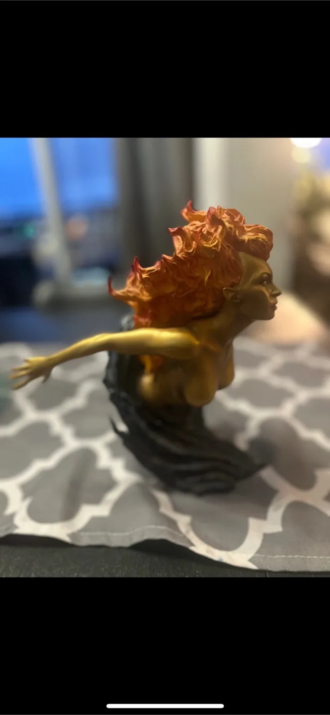 Exclusive Marvel Nova statue whit glowing hair image indicator(5)