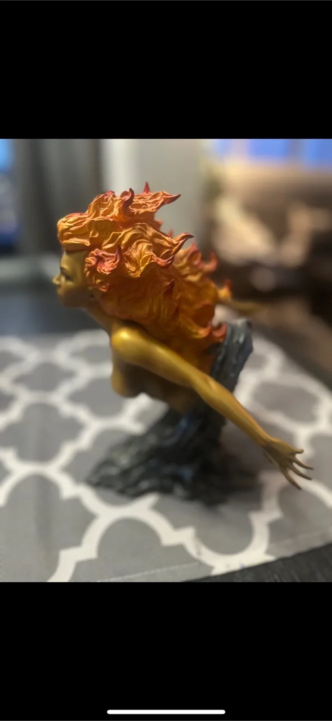 Exclusive Marvel Nova statue whit glowing hair image indicator(3)