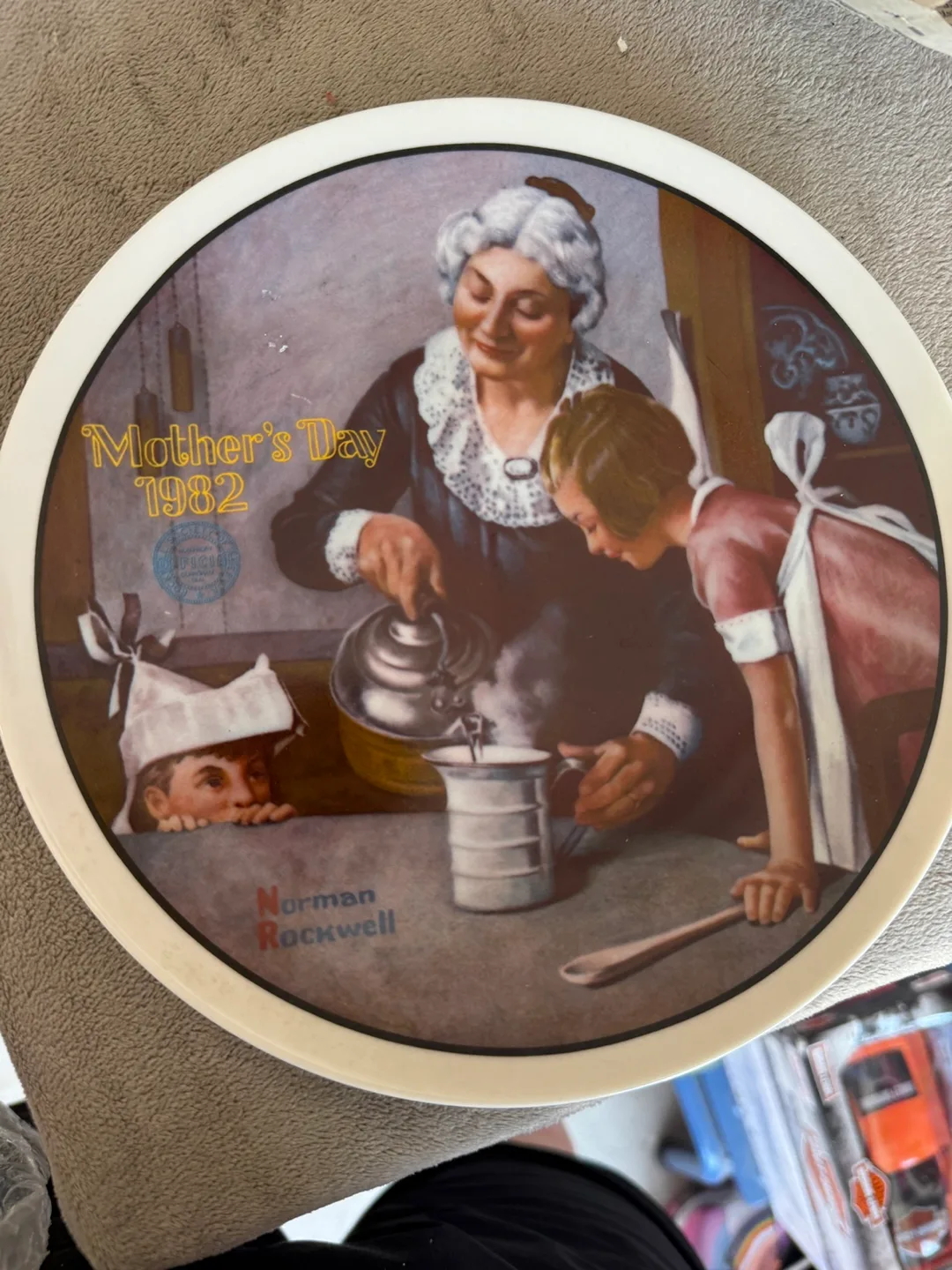 Norman Rockwell Knowles Mother's Day 1982 Plate thumbnail
