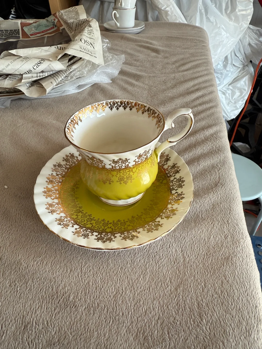 Elizabethan Fine Bone China Tea Cup & Saucer thumbnail