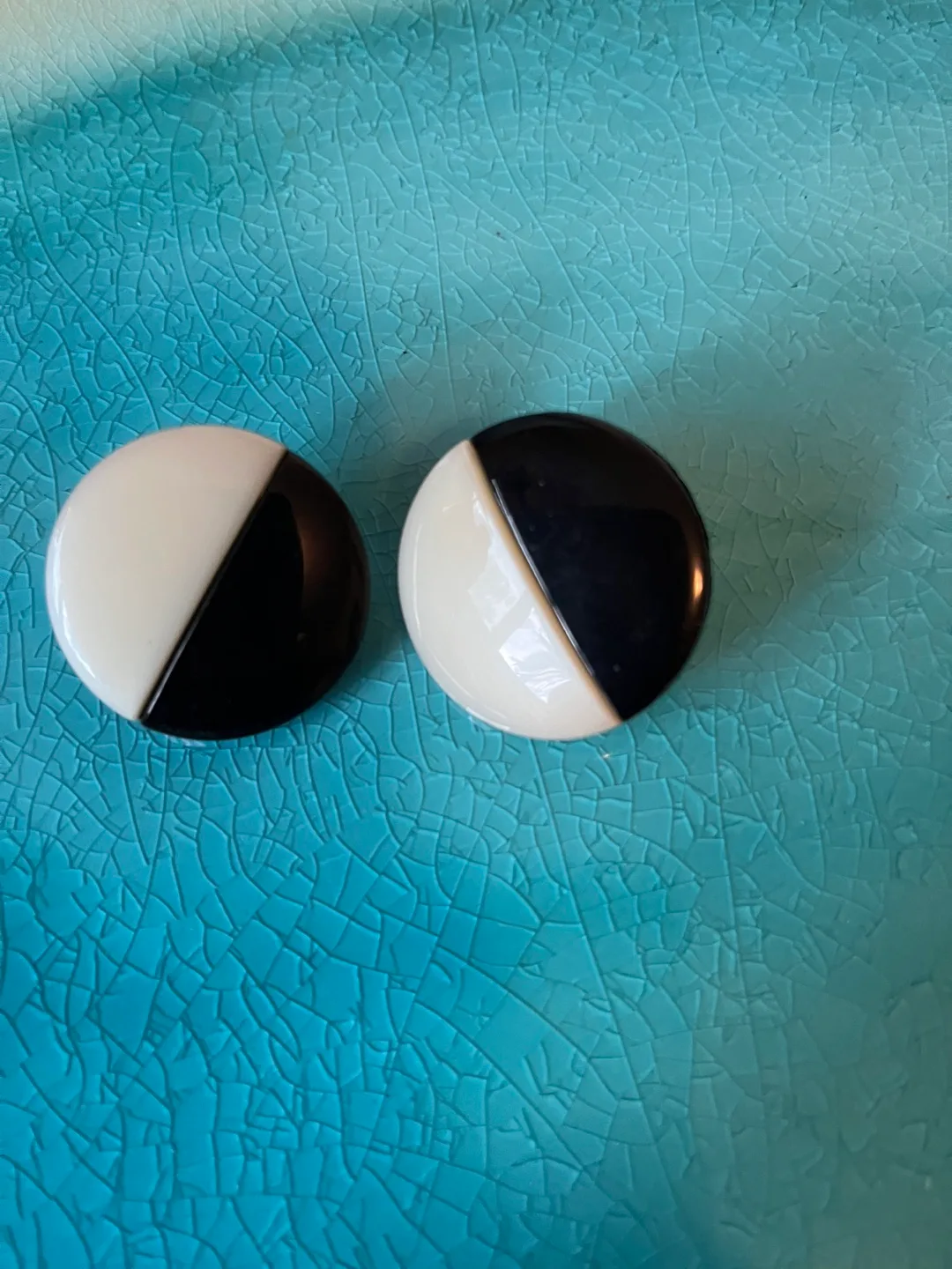 Vintage Black & White Round Earrings thumbnail