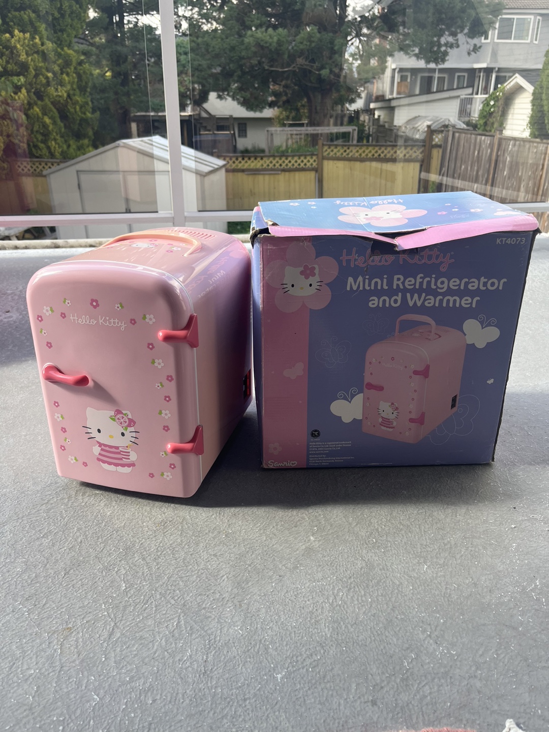 Hello Kitty Mini Refrigerator and Warmer - Pink