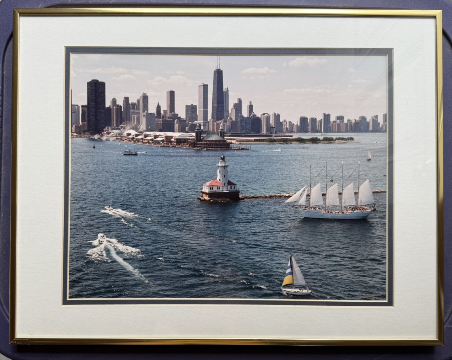 Chicago skyline. Navy Pier. Photo.