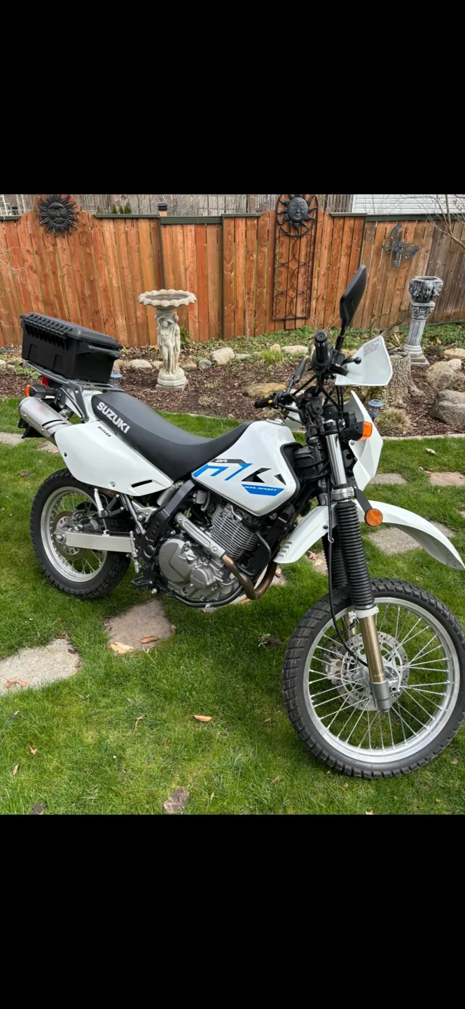 2023 Suzuki DR 650 thumbnail