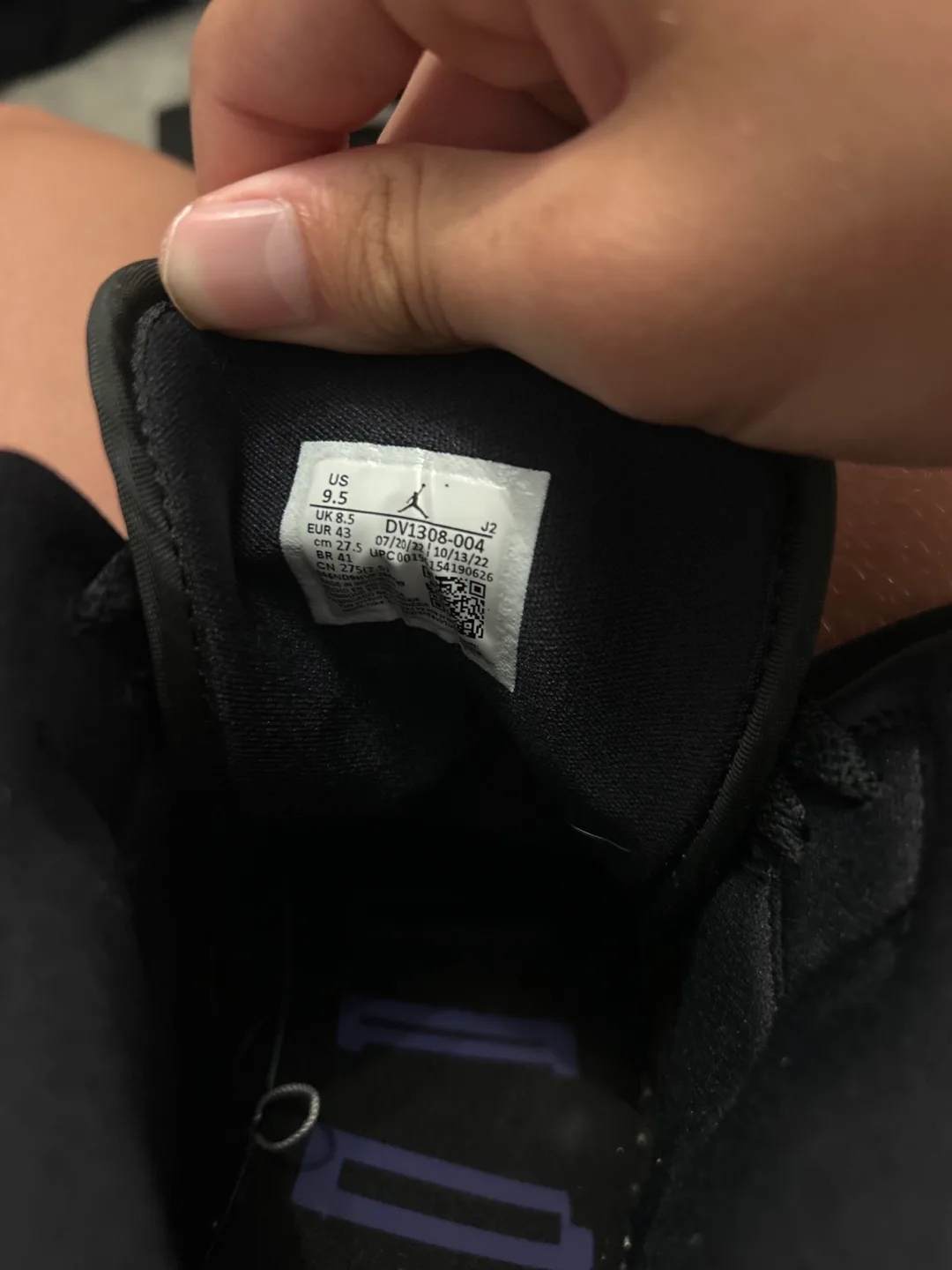 Jordan 1 Mid Black Patent Leather, Size 9.5 US image indicator(5)