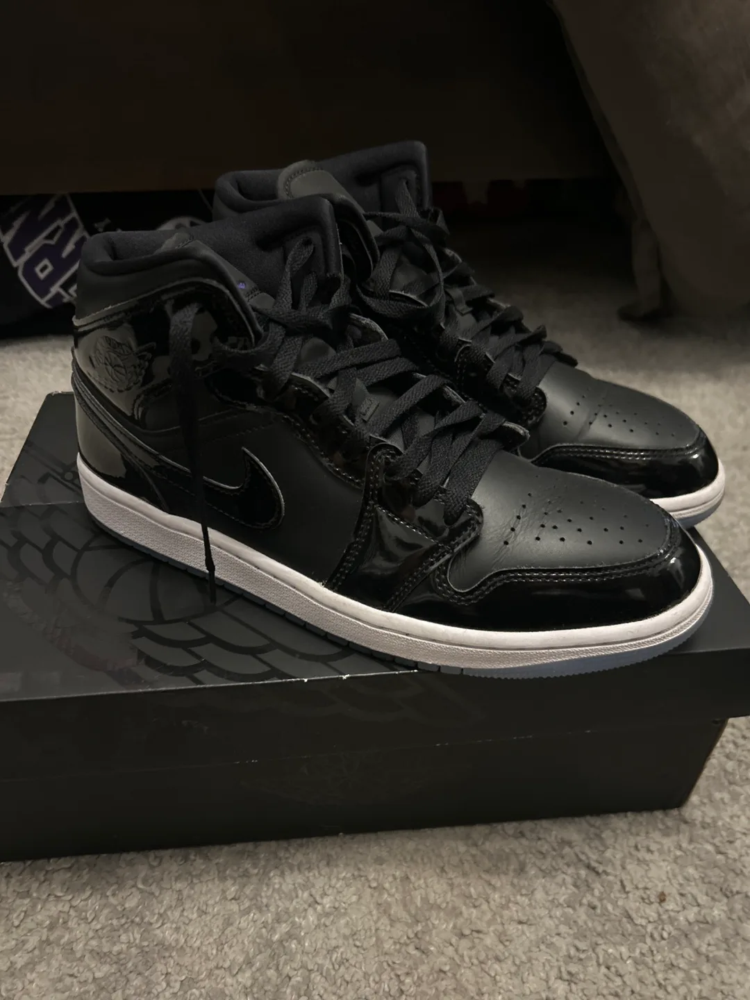 Jordan 1 Mid Black Patent Leather, Size 9.5 US image indicator(3)