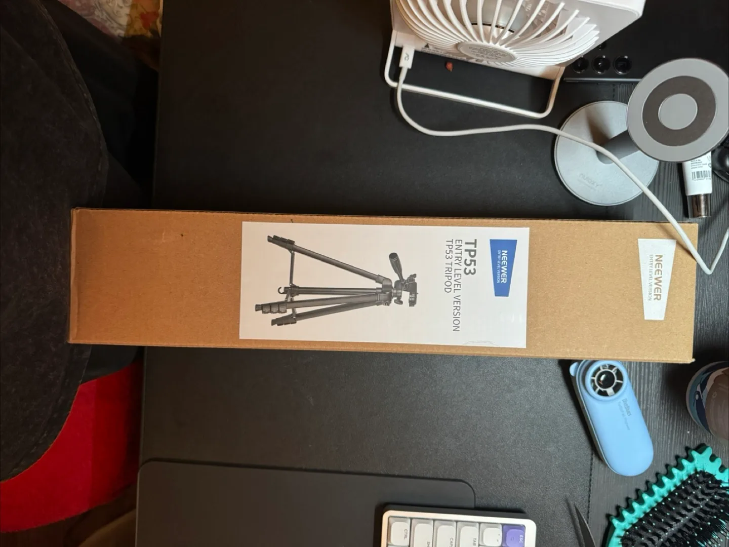 Neewer TP53 Entry Level Tripod thumbnail