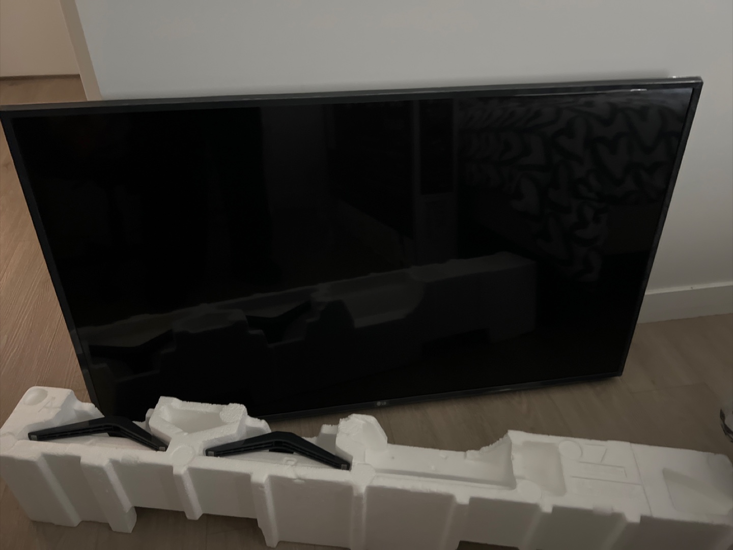LG 49” 4K UHD Smart TV - photo 4