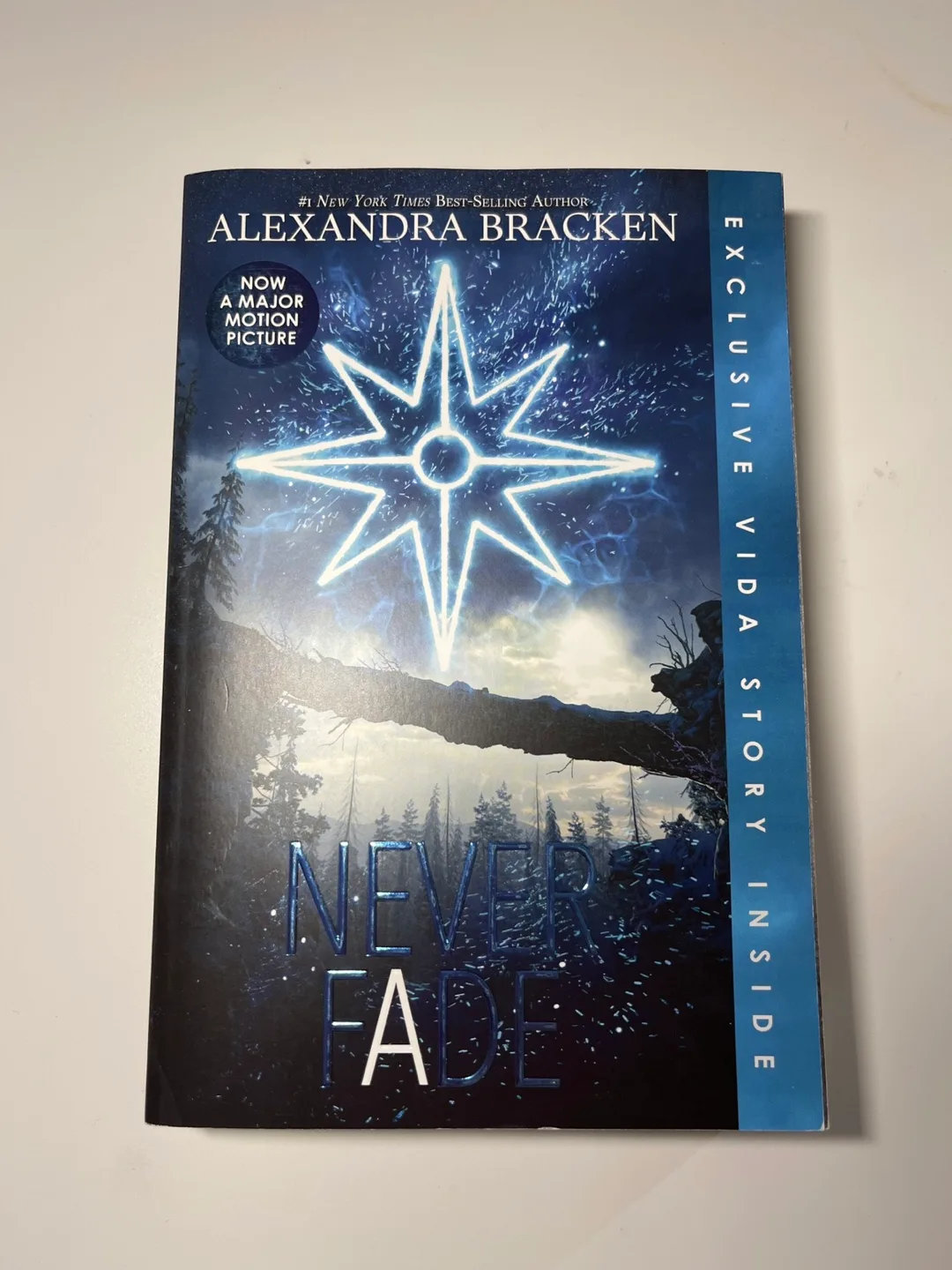 Never Fade by Alexandra Bracken thumbnail