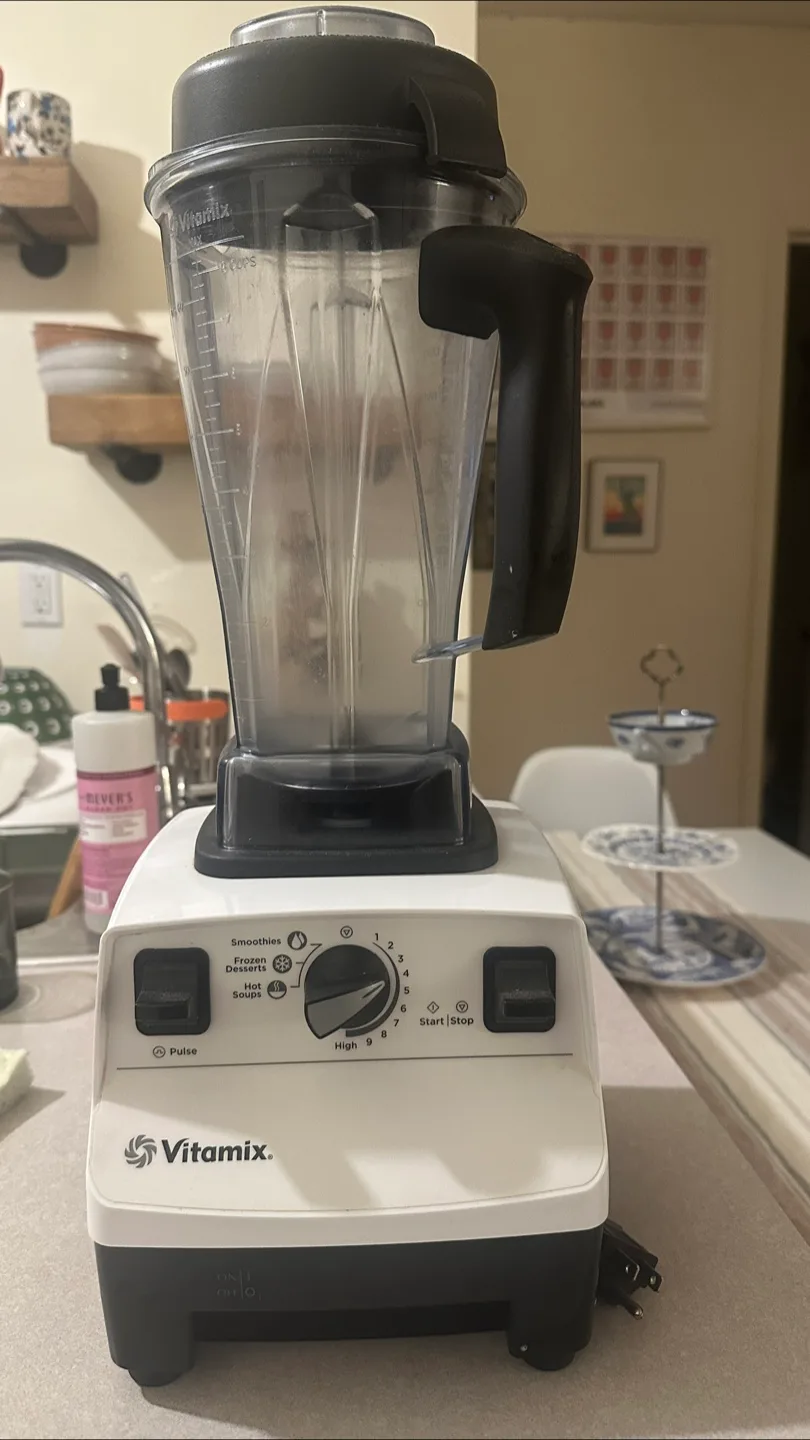 Vitamix Blender - Great for Smoothies! thumbnail