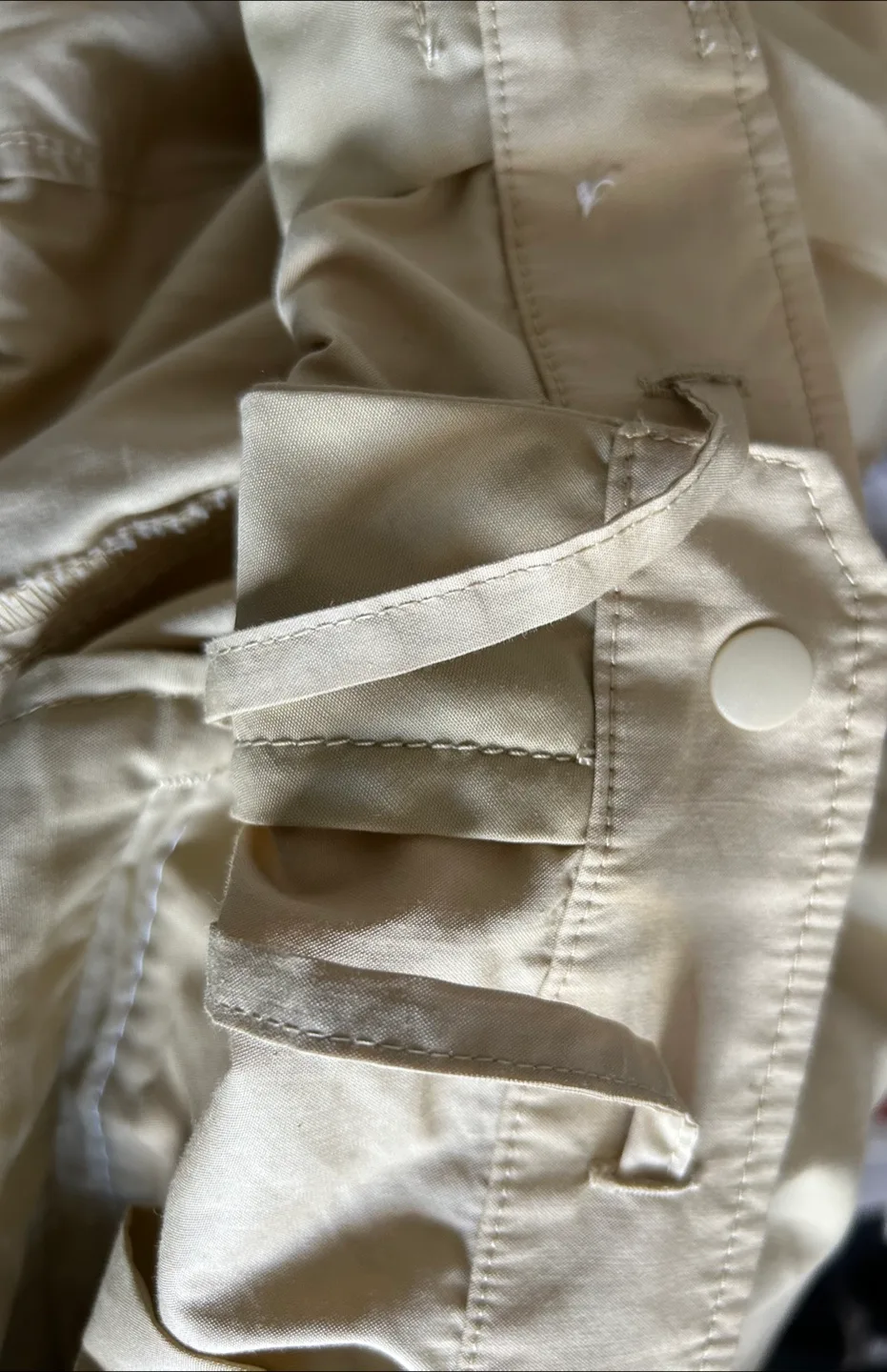 Uniqlo Beige Cargo Pants - Size L image indicator(4)