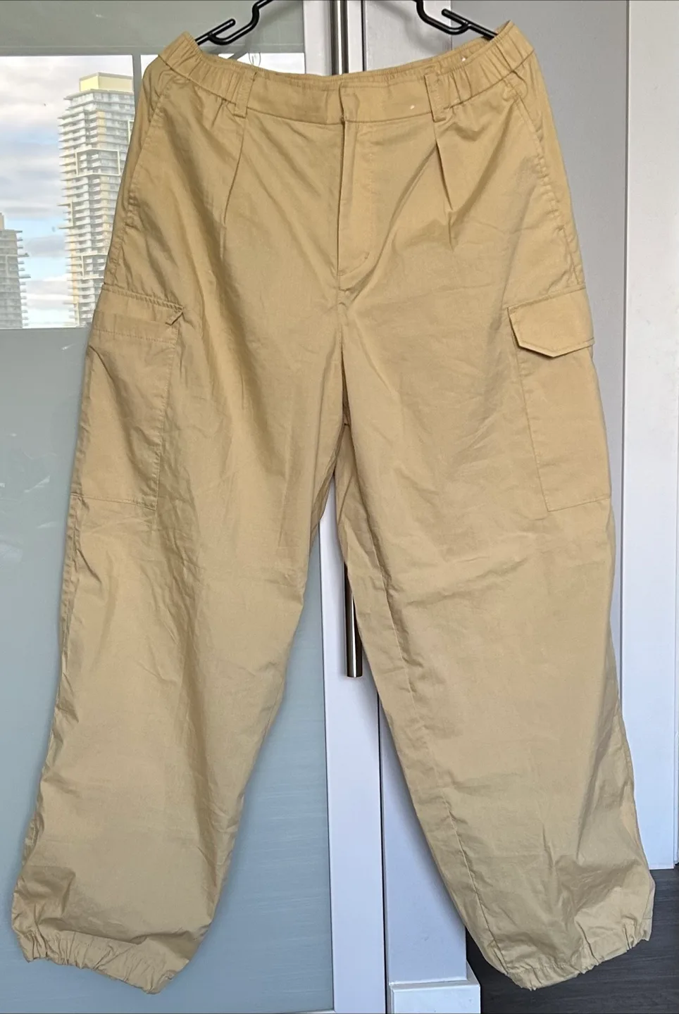 Uniqlo Beige Cargo Pants - Size L thumbnail