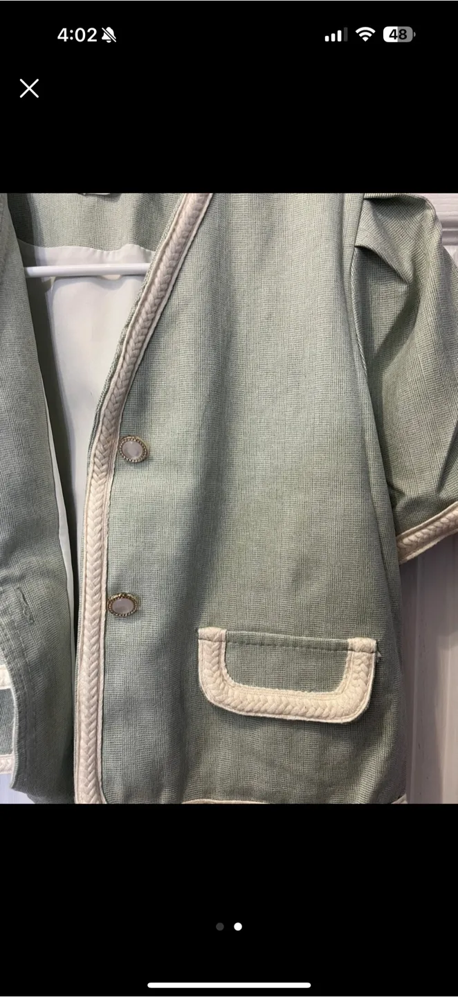 Cute cropped blazer, light green image indicator(2)