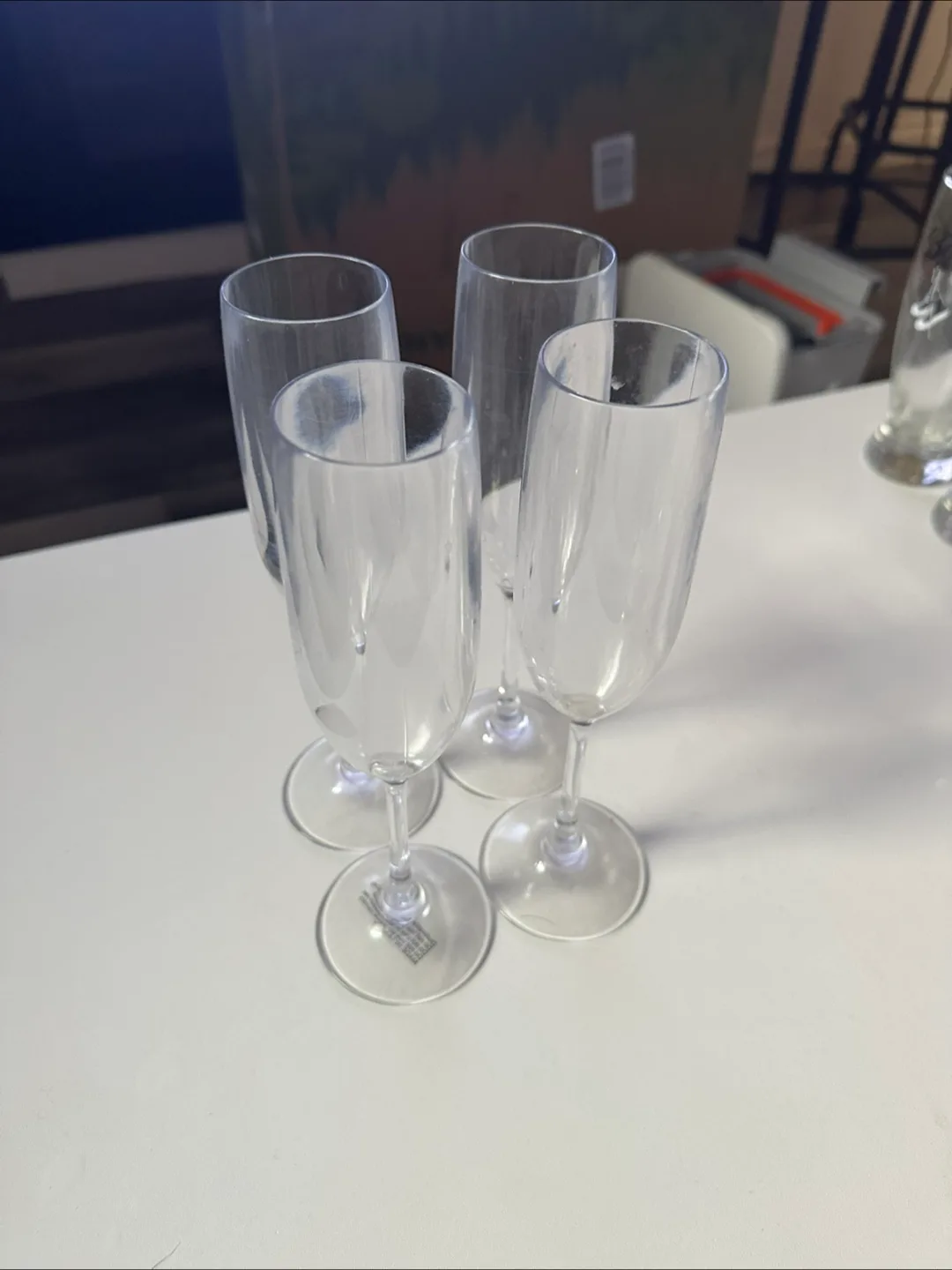 4 Plastic Champagne Flutes thumbnail