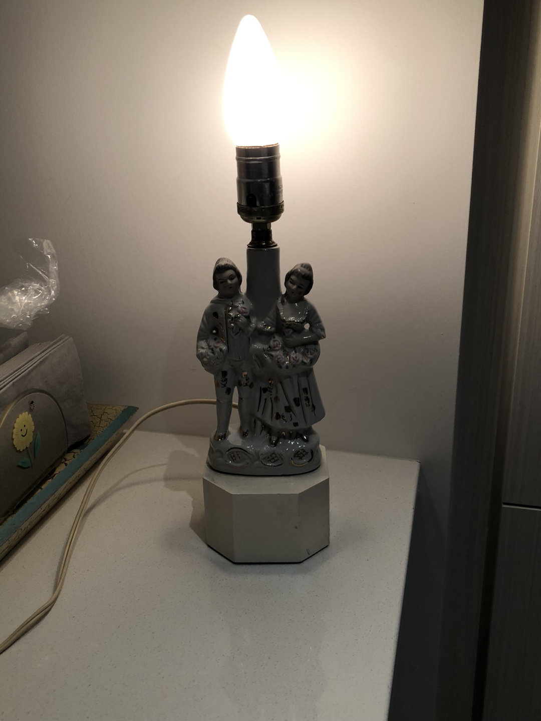 Vintage Porcelain Figurine Lamp - photo 2