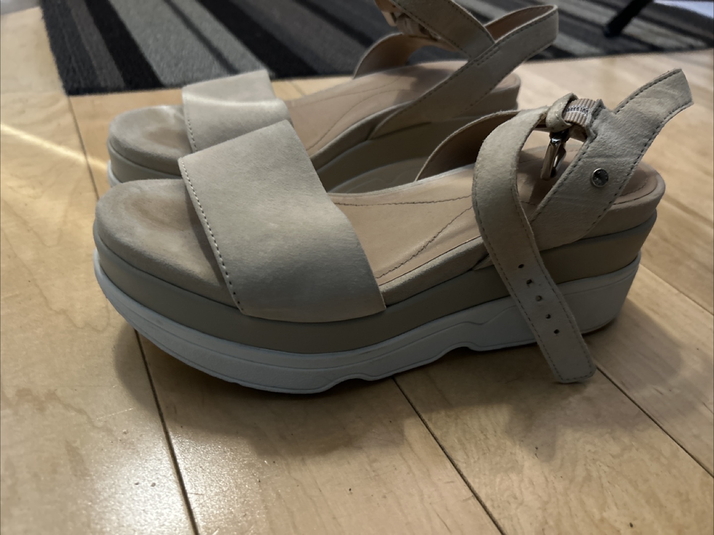 Geox Women's Wedge Sandals - Size 37