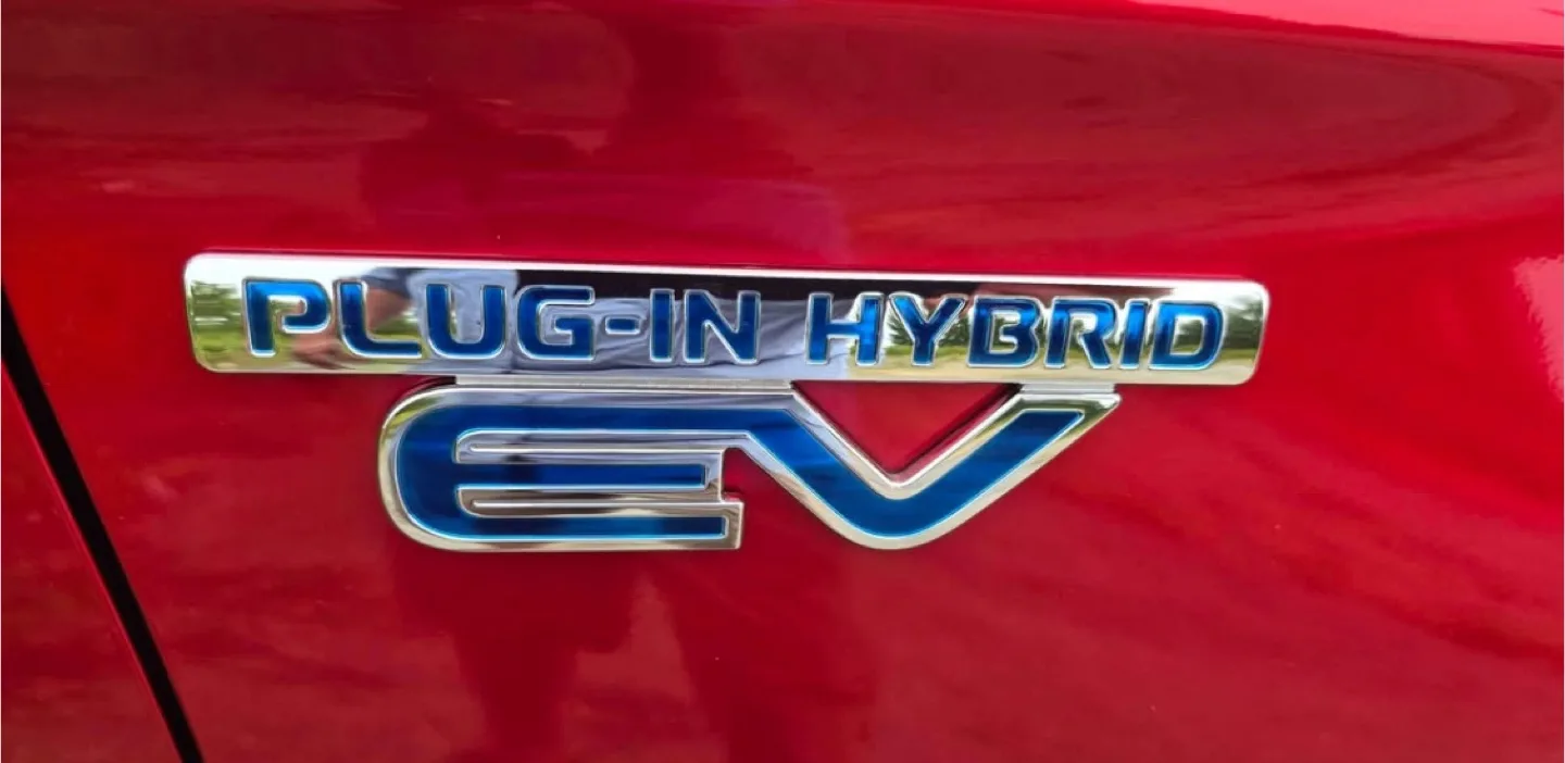 2022 mitsubishi outlander phev image indicator(4)