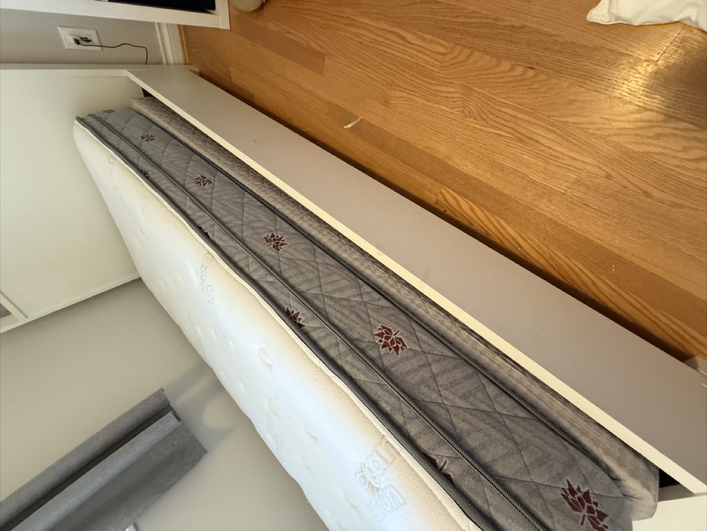 Single twin sized bed frame & mattress and box spring - photo 5