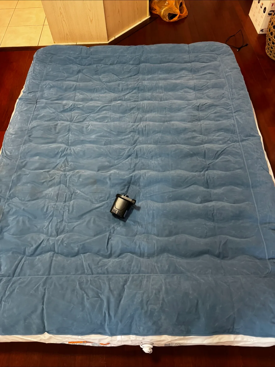 Lunvon queen Air Mattress with Pump thumbnail