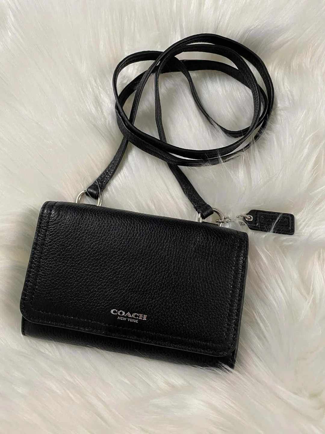 NWT- “ VINTAGE” Coach Avery Black Leather Crossbody thumbnail