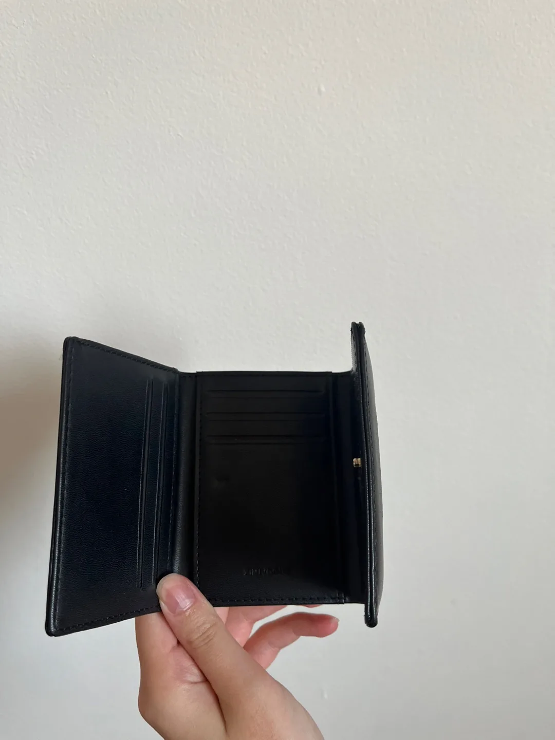 Black Trifold Wallet - Classic & Style image indicator(4)