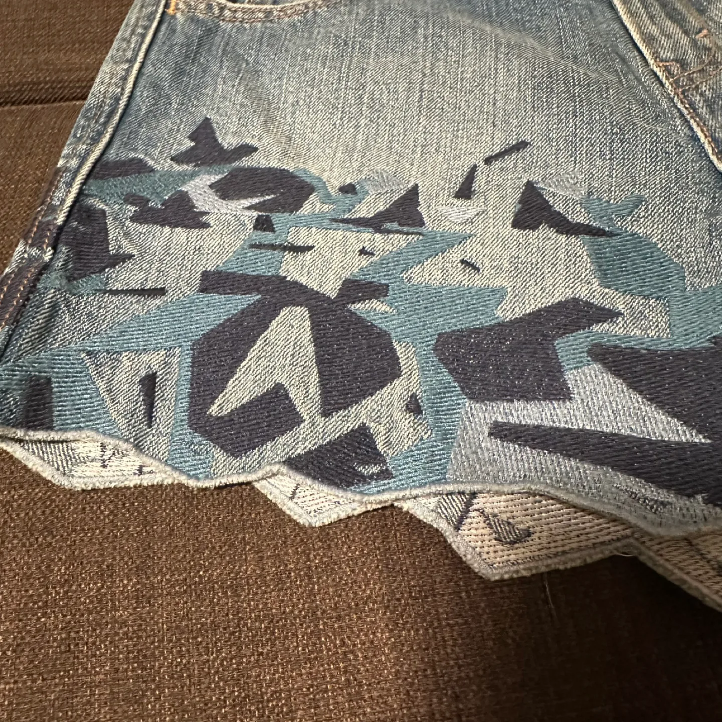 Levi's Curve ID Denim Shorts  Embroidered Size W26 image indicator(3)