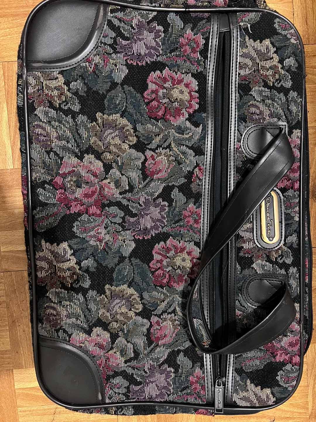 Oscar de la Renta Floral Tapestry Luggage image indicator(3)