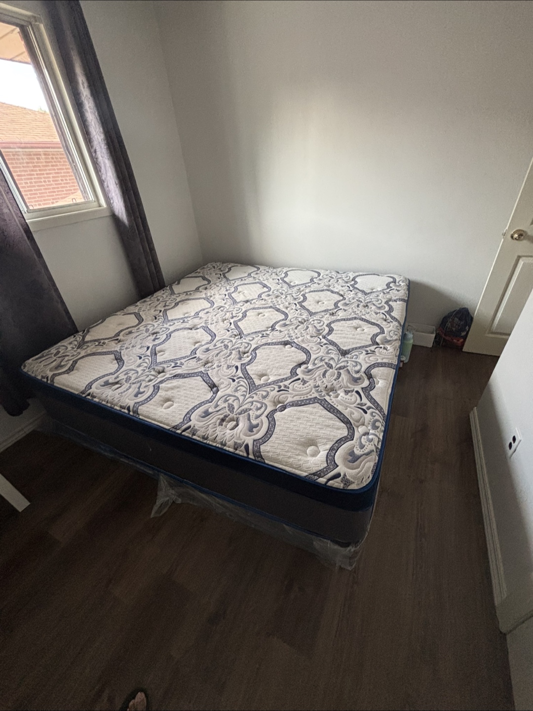 King Mattress and 2 twin box springs - photo 2