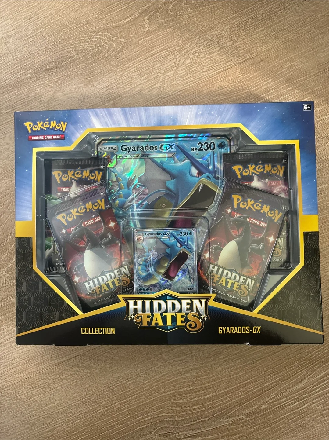Pokémon Hidden Fates Gyarados-GX Collection Box thumbnail