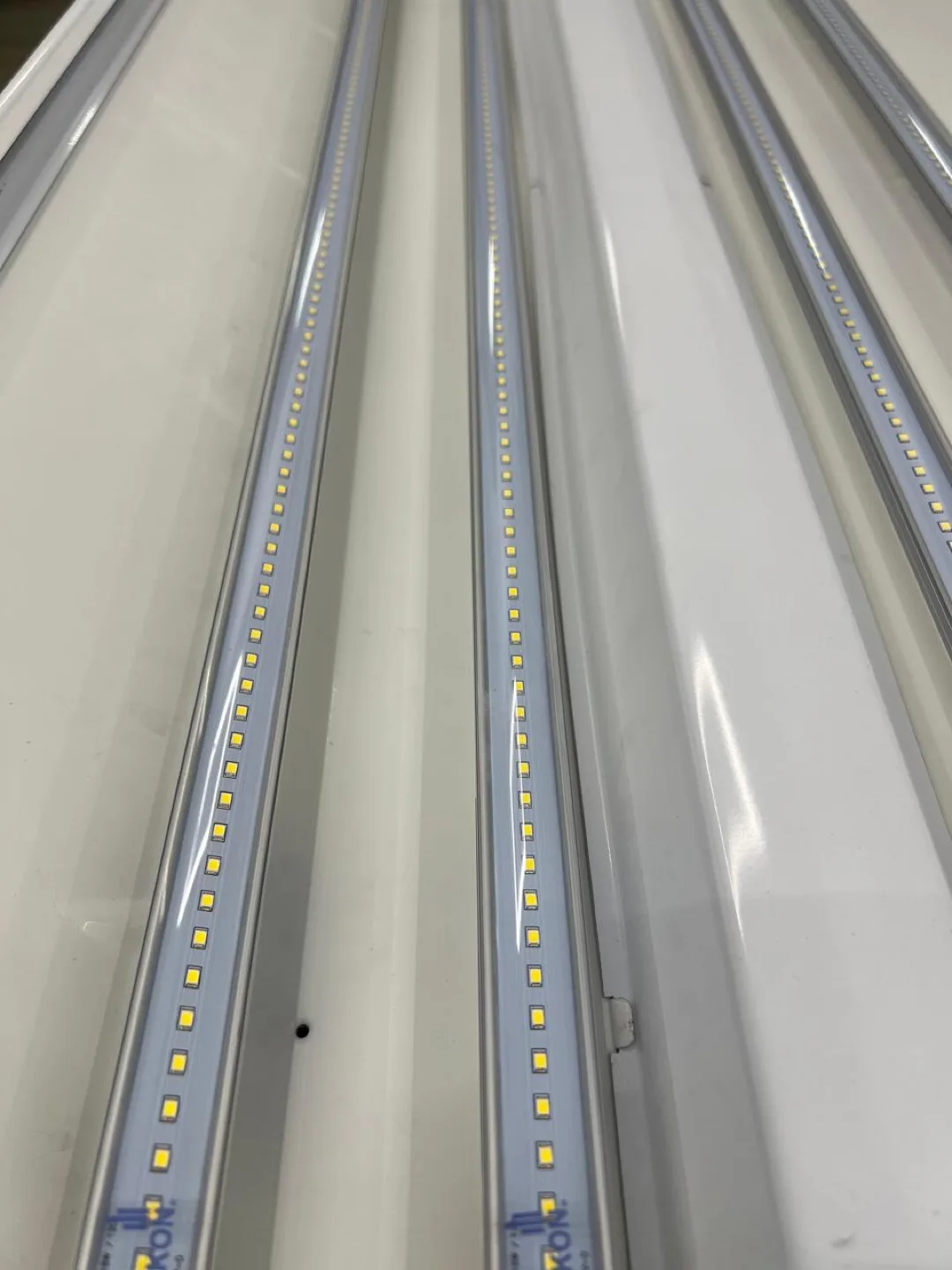 Drop Ceiling Troffer Lights – 100 LED Tube Lights image indicator(4)