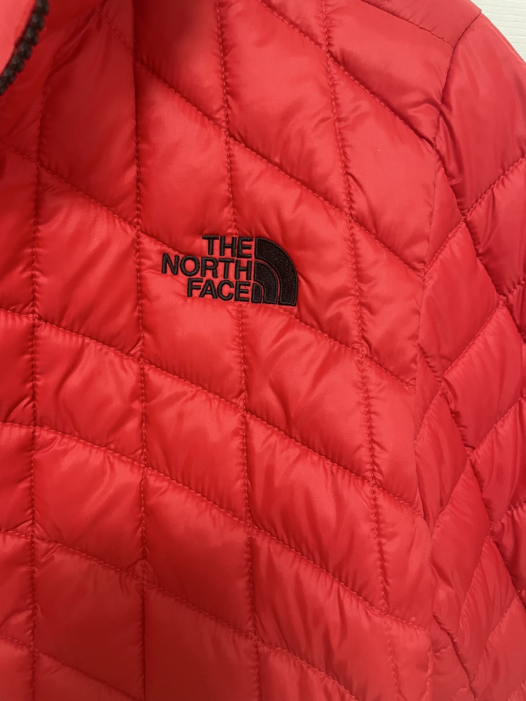 The North Face Red Puffer Jacket - Boys M (10/12) - photo 3