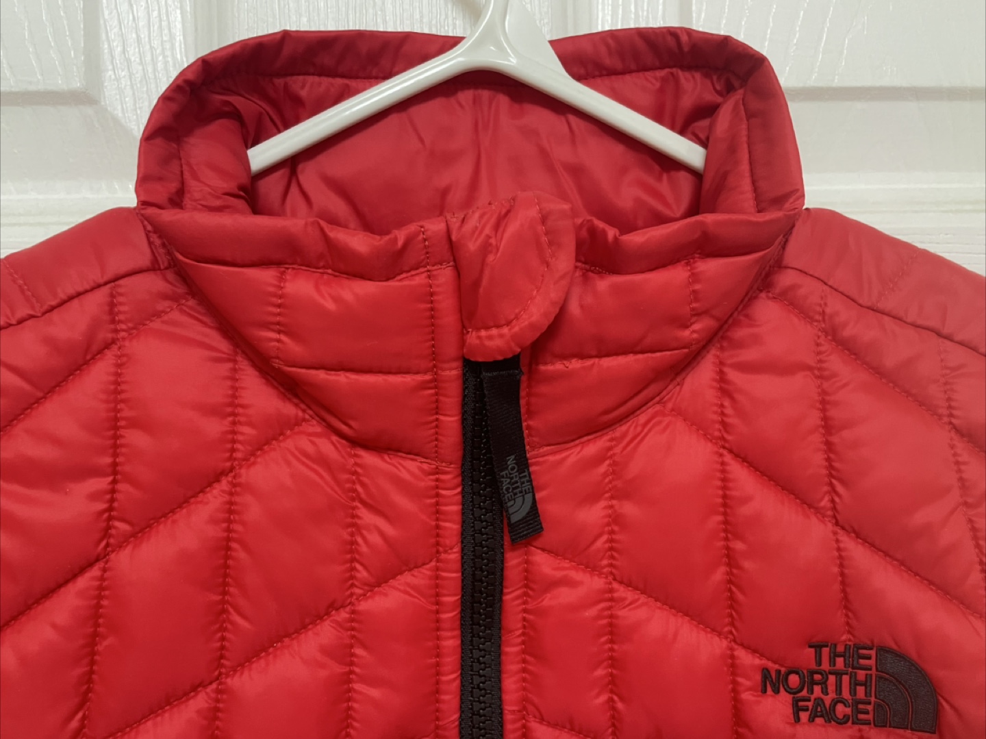 The North Face Red Puffer Jacket - Boys M (10/12) - photo 5