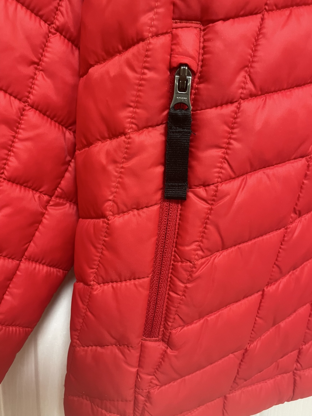 The North Face Red Puffer Jacket - Boys M (10/12) - photo 4