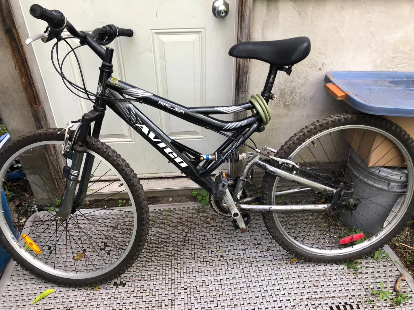 Avigo 'Racer' Mountain Bike - Black thumbnail