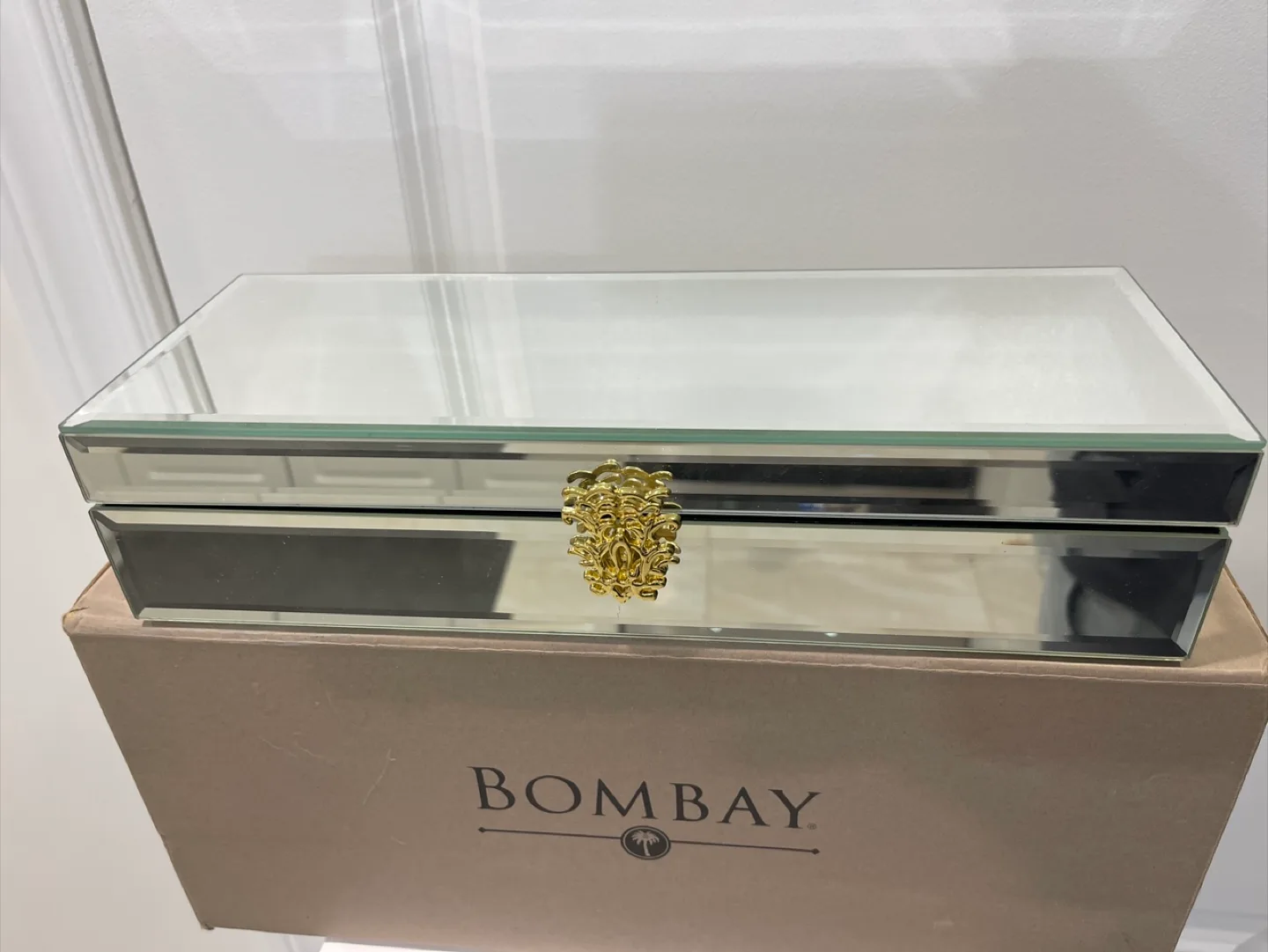 🔥🔥Bombay Mirrored watch Box thumbnail