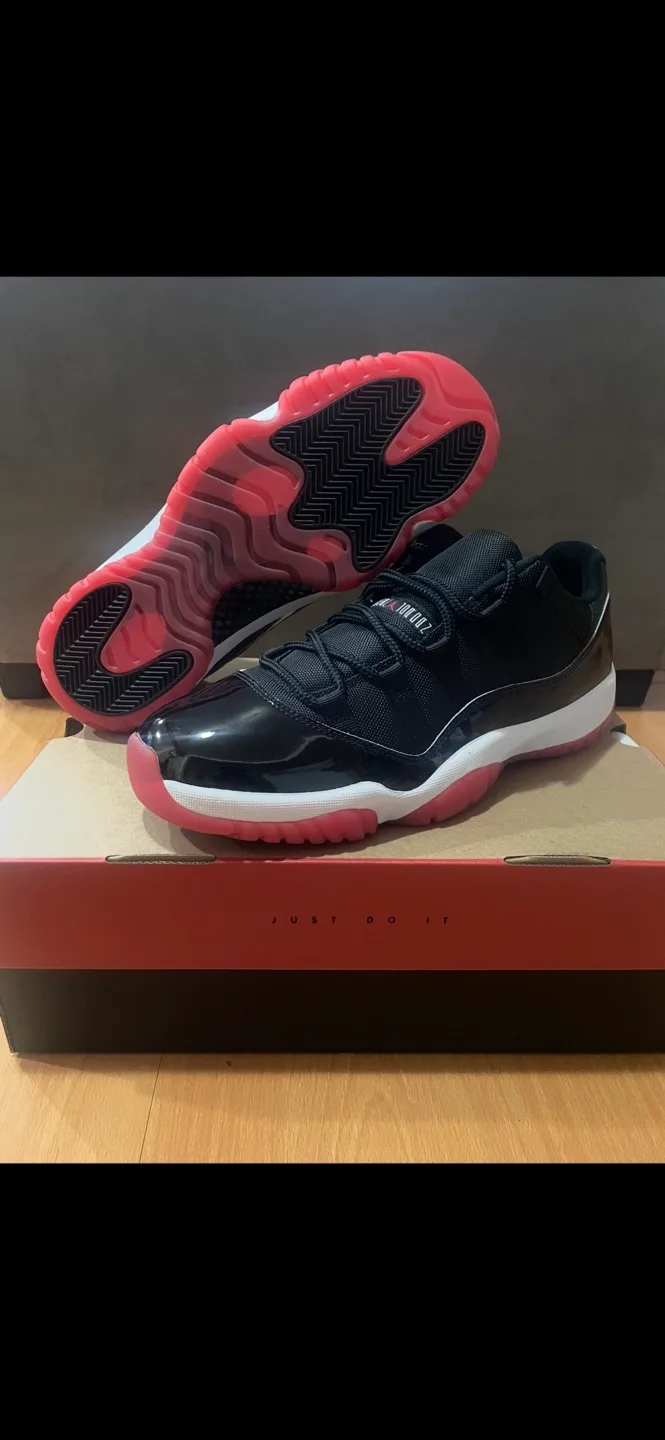 Nike Air Jordan 11 Retro Low thumbnail