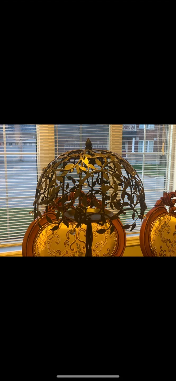 Metal Leaf Design Candle Holder thumbnail